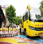幼兒園門口慘遭大貨車沖撞