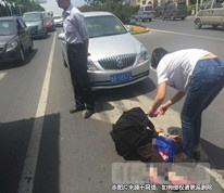 老人過(guò)馬路被撞，竟反被判為交通肇事罪