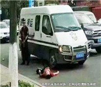 男子因追砸運鈔車被押運員開槍擊斃