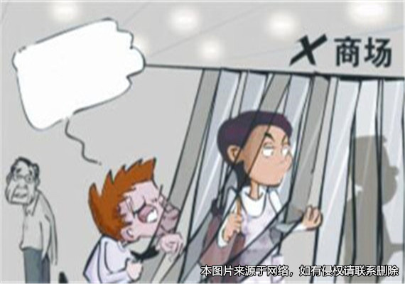 女子從商場順走兩萬元的背包，被抓獲后辯稱順手牽羊不是偷