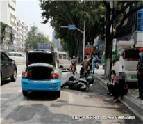 老人強行要下出租車后開門撞到電動車，電動車駕駛員不幸去世