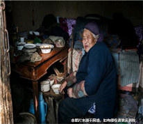 獨居老人將房送給水果攤攤主后，老人家屬發聲
