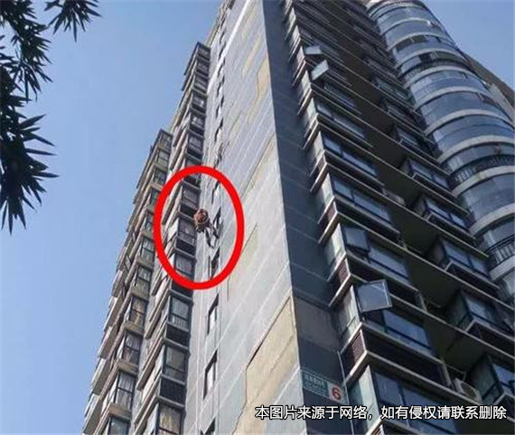 老人被高空掉下的瓷磚砸中后癱瘓，221名被告承擔賠償