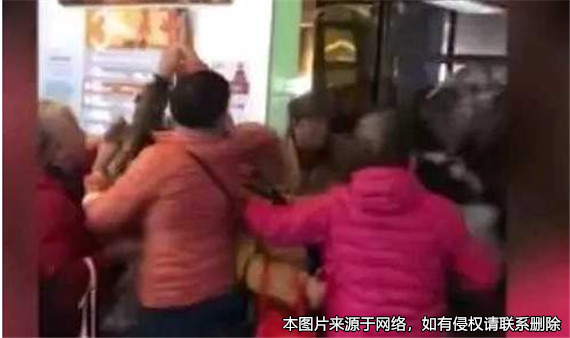 妻子忍受丈夫打罵四十年后起訴離婚，被法院駁回