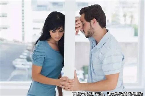 夫妻離婚，法院判決男方需向女方支付五萬(wàn)元的家務(wù)補(bǔ)償款