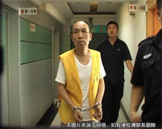 丈夫入獄，妻子執意要離婚