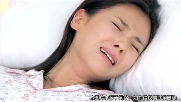 妻子未經(jīng)丈夫同意而流產(chǎn)，離婚時丈夫索要精神賠償