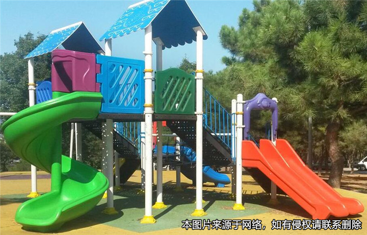 業主自費給小區買滑梯，女子路過摔傷將其告上法院