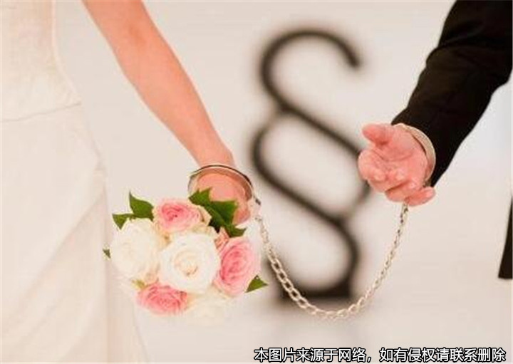 夫妻離婚后男方成立新家庭，拒絕女方探望二子被訴