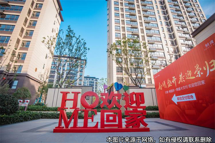 不符合交付商鋪的約定且逾期交房，開發商構成違約