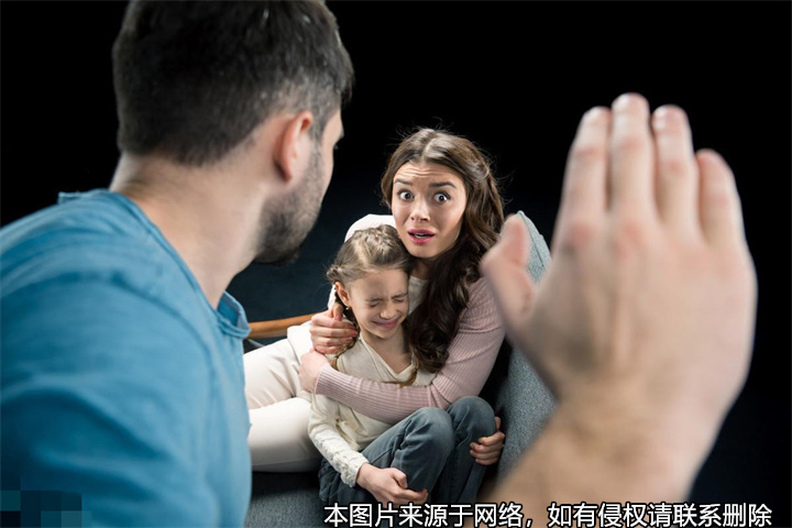 丈夫婚內家暴后分居多年，妻子兩次起訴離婚均被駁回
